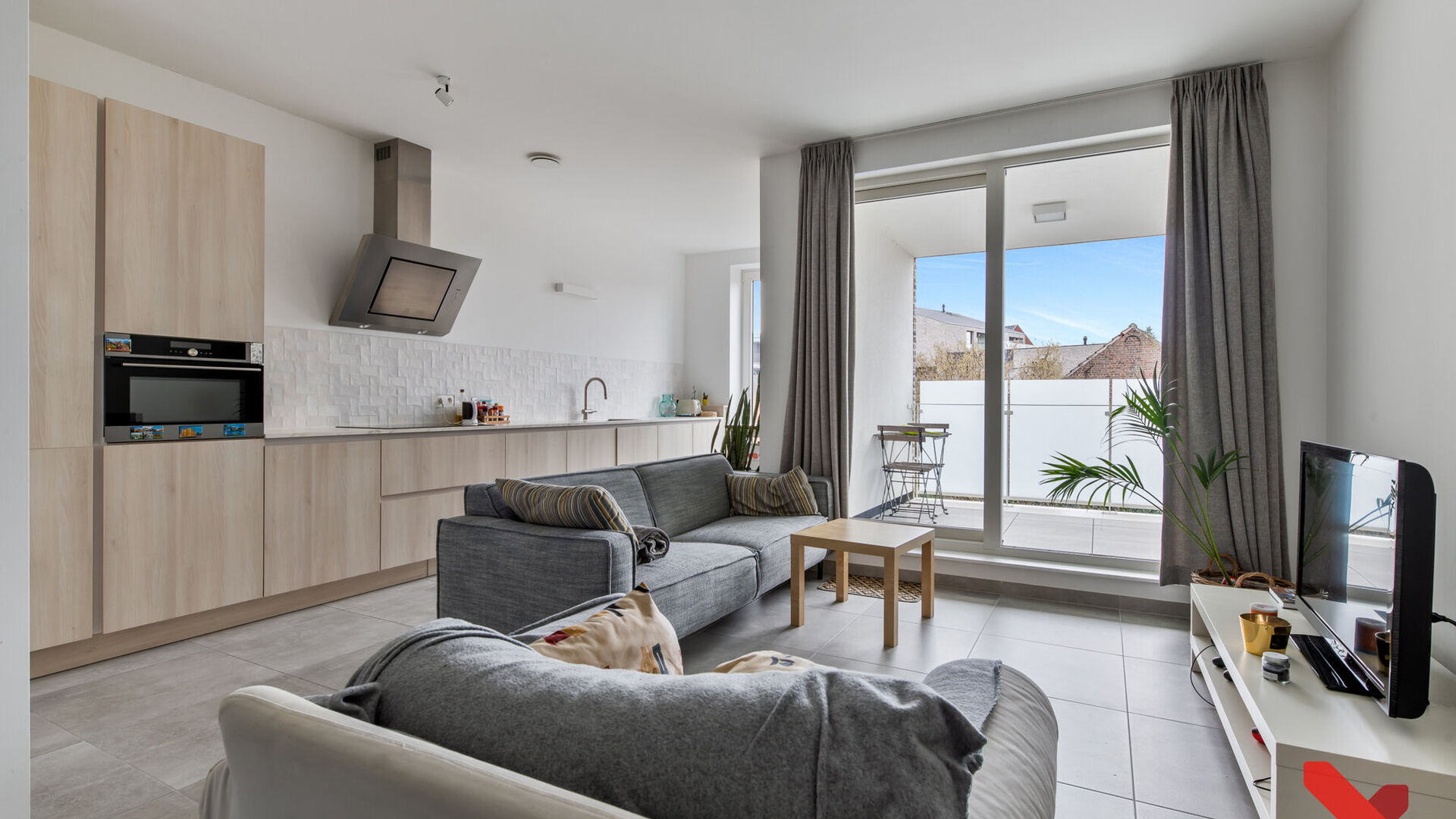 Ben je op zoek naar een modern, instapklaar appartement op een rustige en toch centrale locatie? Dit recente pareltje van 71m² (cfr EPB) uit 2019 in het hart van Rotselaar heeft alles in huis om jouw nieuwe thuis te worden. Kom binnen, laat je verrassen 