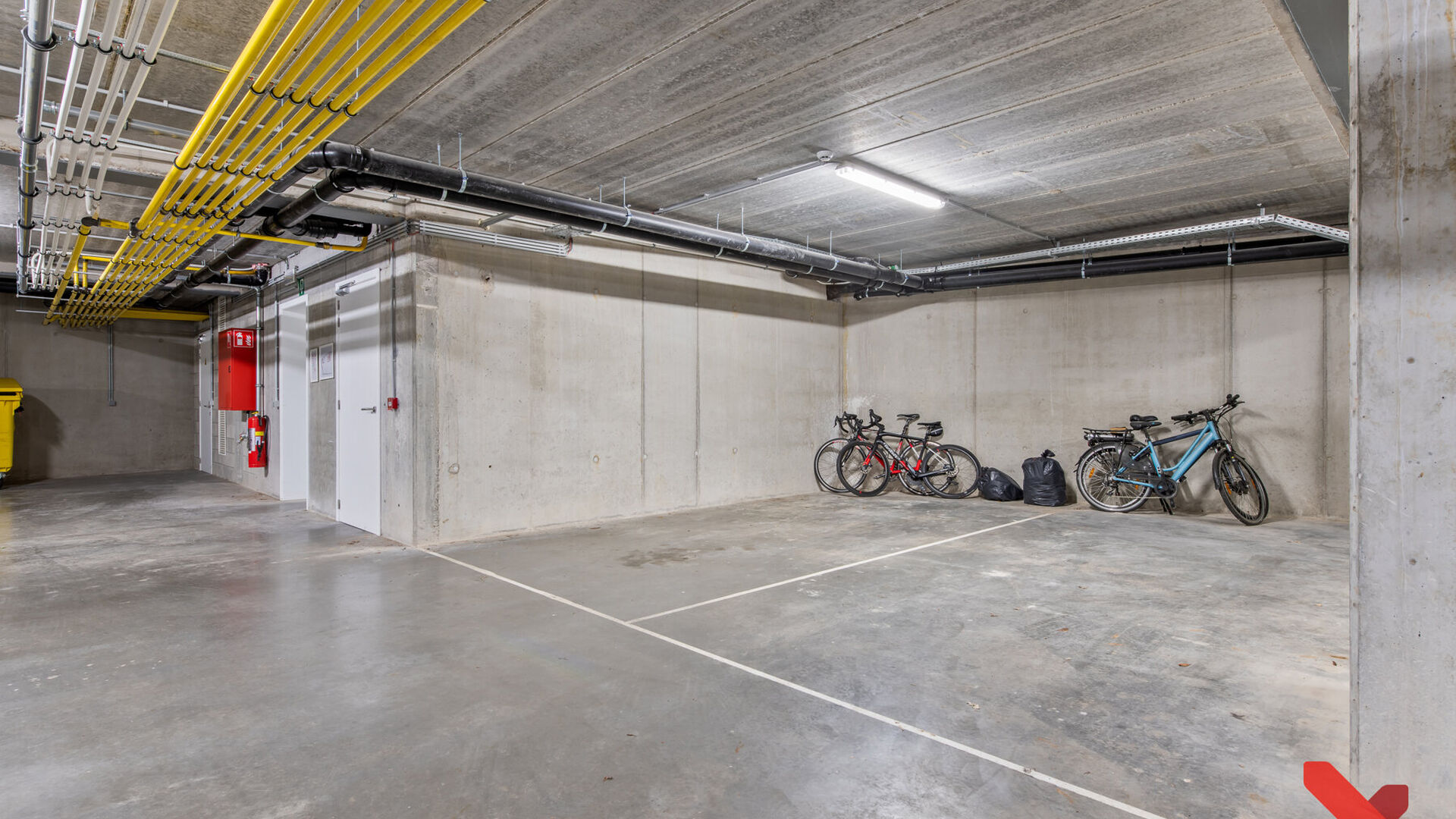 Ben je op zoek naar een modern, instapklaar appartement op een rustige en toch centrale locatie? Dit recente pareltje van 71m² (cfr EPB) uit 2019 in het hart van Rotselaar heeft alles in huis om jouw nieuwe thuis te worden. Kom binnen, laat je verrassen 