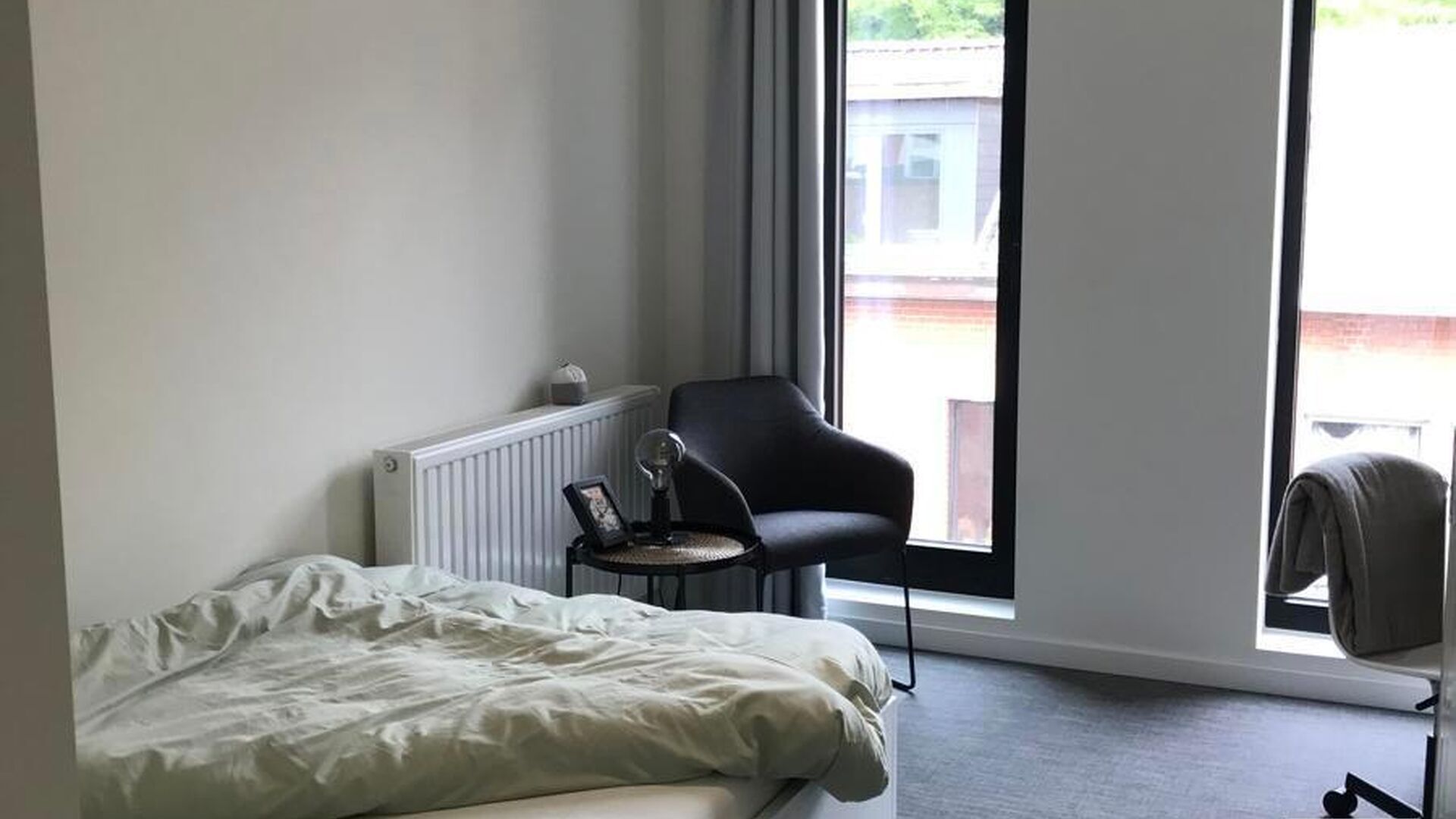 Chambres d'étudiants situées dans la résidence d'étudiants ACE au 266 Ridderstraat. Cette chambre dispose de sa propre salle de bain et est meublée d'un lit, d'un bureau, d'une étagère, d'une armoire et d'un réfrigérateur. Chaque couloir dispose 