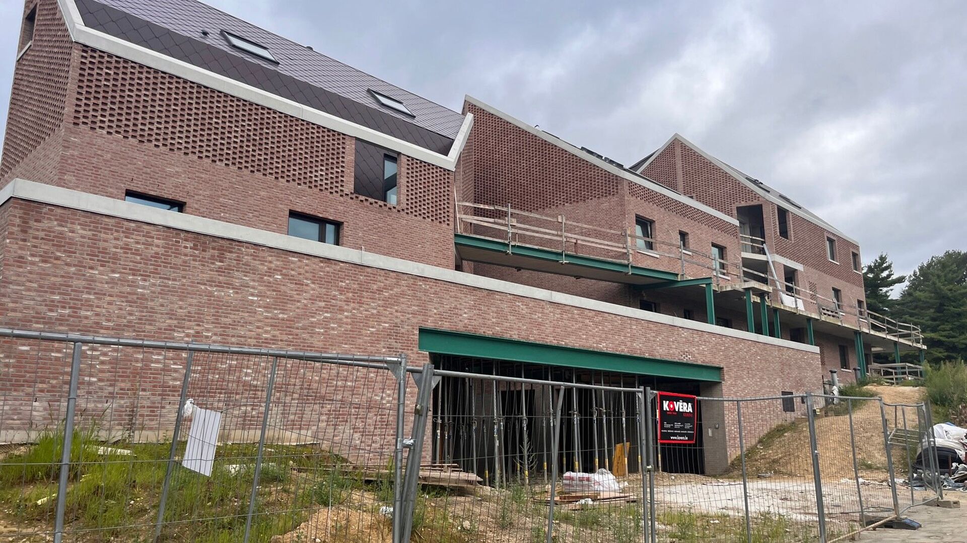 Are you looking for a modern, perfectly located commercial space for your business? This newly constructed building in Heverlee offers everything you need to develop your business successfully. Situated on the strategically important Celestijnenlaan, clos