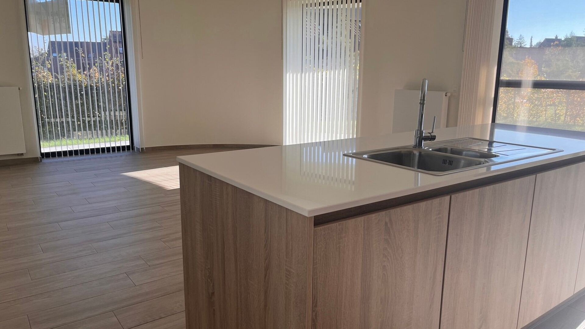 Beautiful new construction ground floor apartment in Meadow residence, located in Herent. This modern apartment features two spacious bedrooms, a cozy terrace and a private garden where you can relax. The living space is bathed in light and seamlessly con