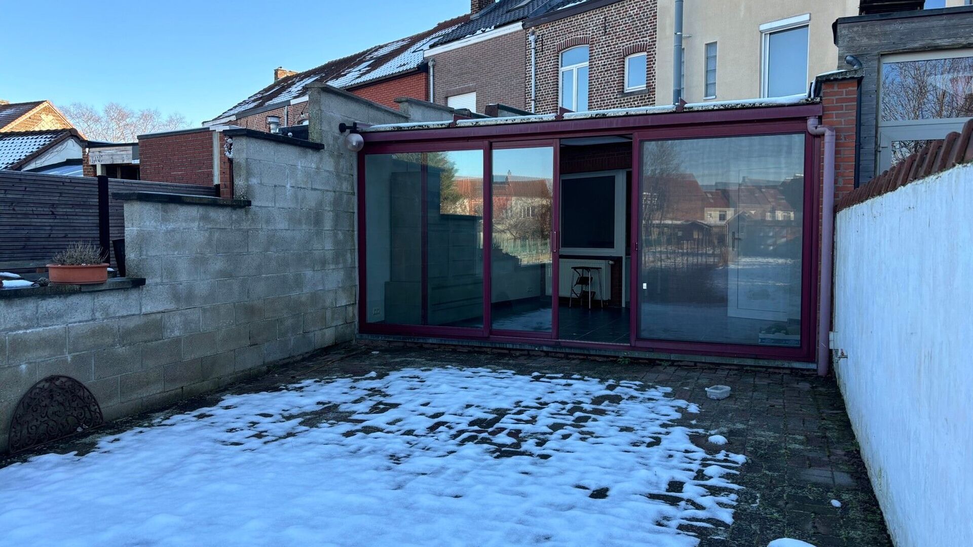 This charming home is located in the quiet and cozy Richard Valvekensstraat in Kessel-op. The home offers an ideal combination of comfort and tranquility, perfect for those looking for a nice place to live in a green and quiet environment.

The house has 