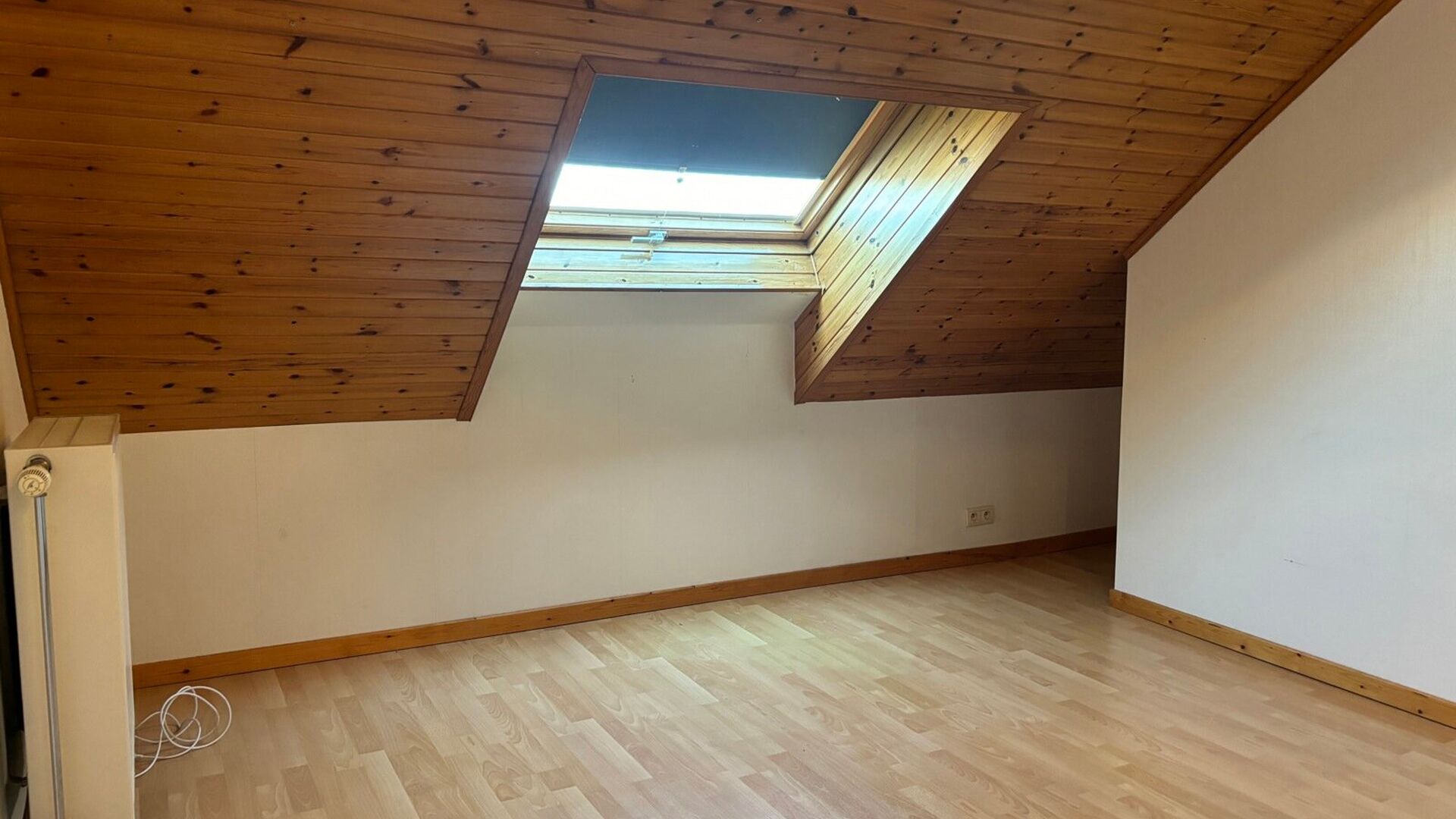 Deze charmante woning is gelegen in de rustige en gezellige Richard Valvekensstraat in Kessel-op. De woning biedt een ideale combinatie van comfort en rust, perfect voor wie op zoek is naar een fijne woonplek in een groene en rustige omgeving.

De woning 