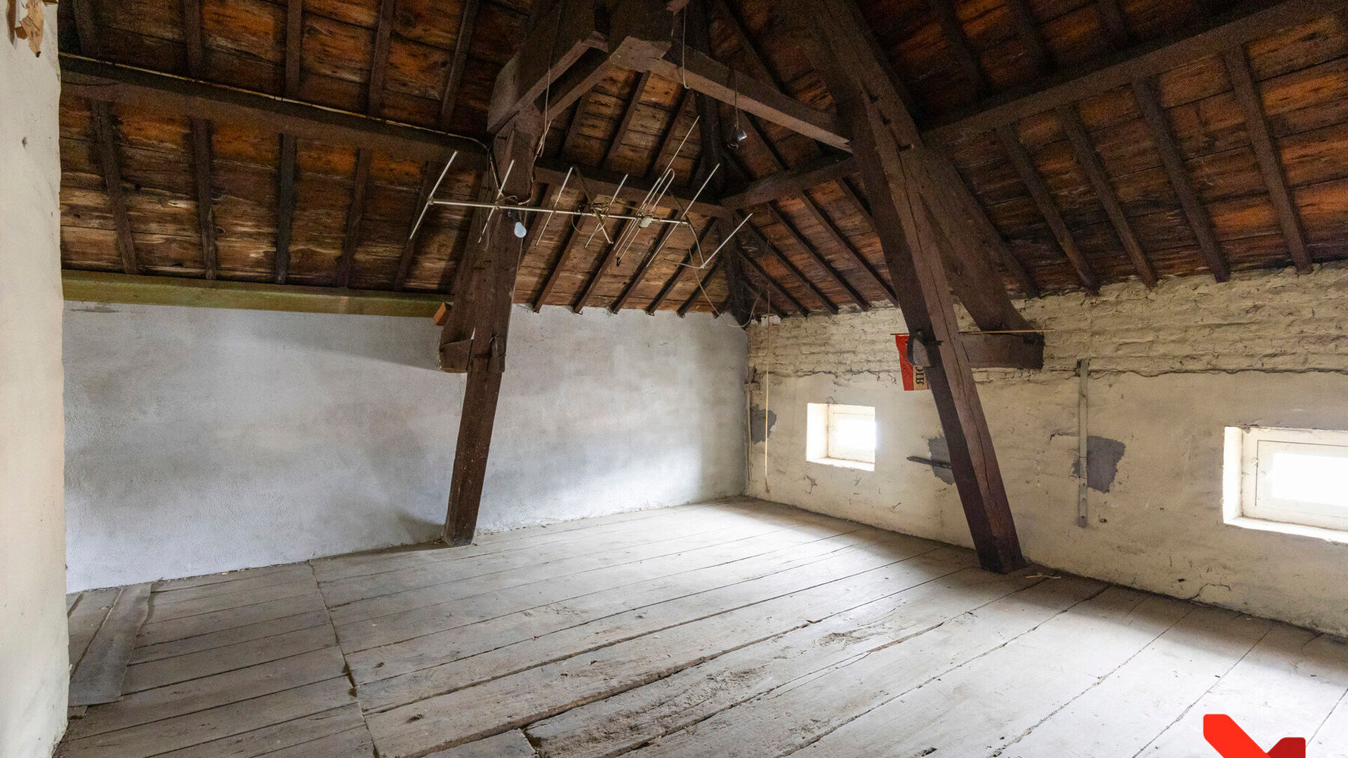 Ontdek deze prachtige herenwoning in Neoclassicistische stijl aan de Vierde Lansierslaan in Tienen, een unieke eigendom boordevol karakter en mogelijkheden. Dit ruime pand, een echt pareltje, biedt alles wat u zoekt: charme, ruimte en een uitstekende ligg