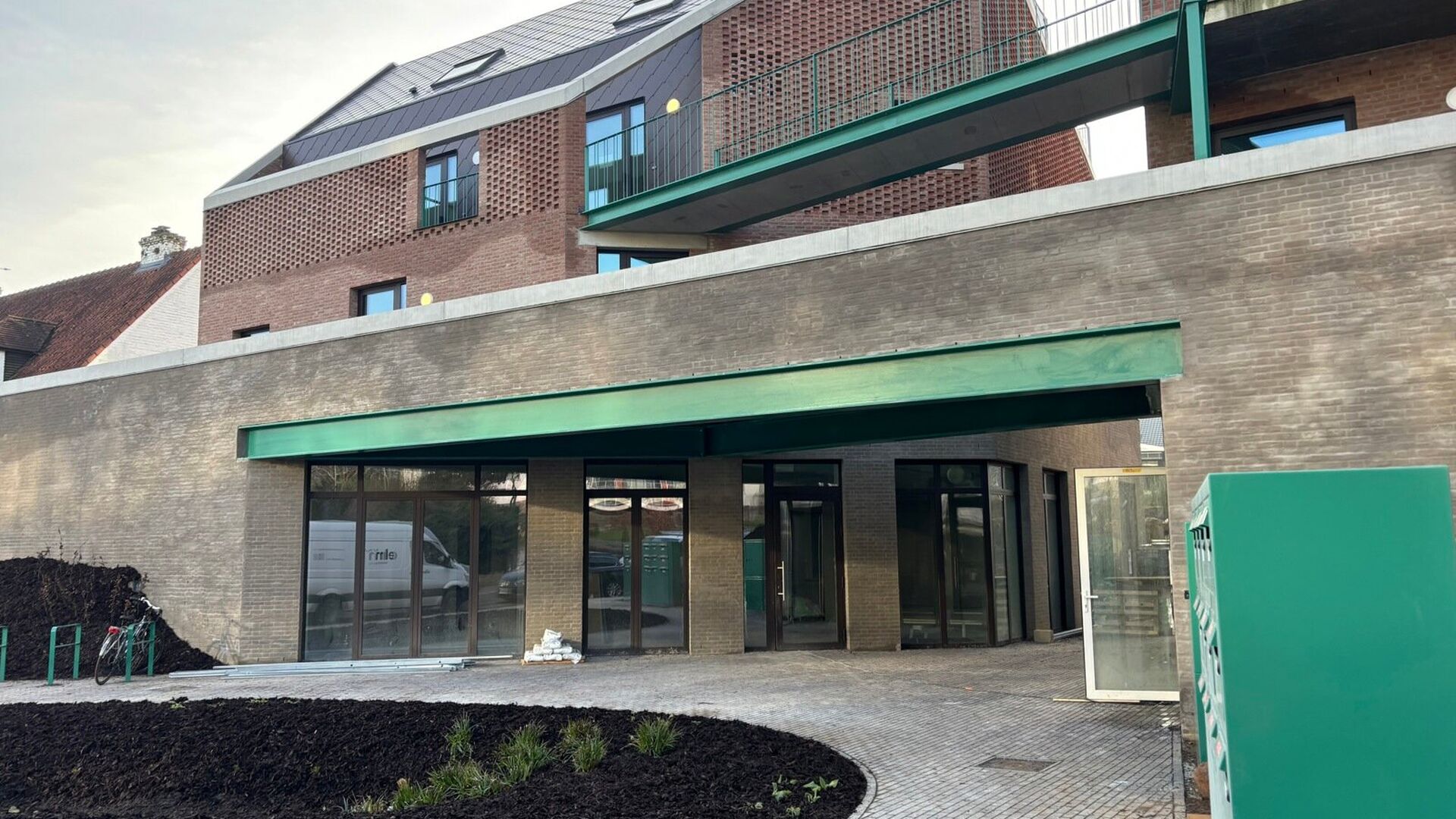 Are you looking for a modern, perfectly located commercial space for your business? This newly constructed building in Heverlee offers everything you need to develop your business successfully. Situated on the strategically important Celestijnenlaan, clos