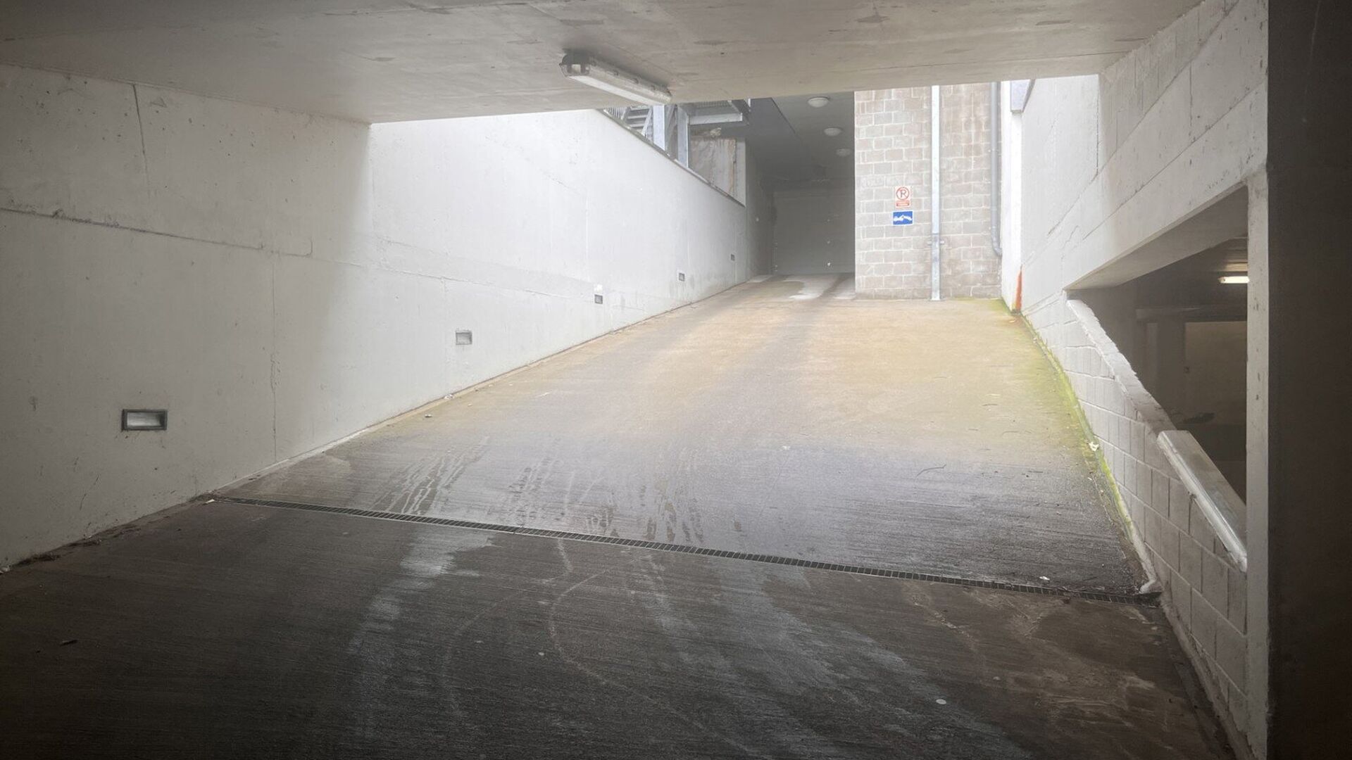 Under the new student residence "Ramberghof" we are selling a wide easily drive-in car parking space. Car safe parking downtown or just your own parking space right at the center?   Price 47,500 € on level -1.