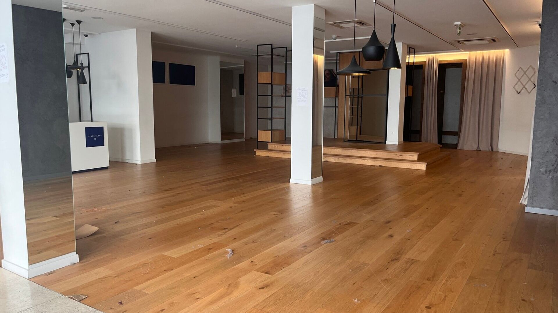 Vous êtes à la recherche d'un immeuble commercial bien situé pour développer votre entreprise ? Cette propriété de pas moins de 250 m², située sur la très animée Bondgenotenlaan à Louvain, vous offre tout ce dont vous avez besoin.

Espace : Une