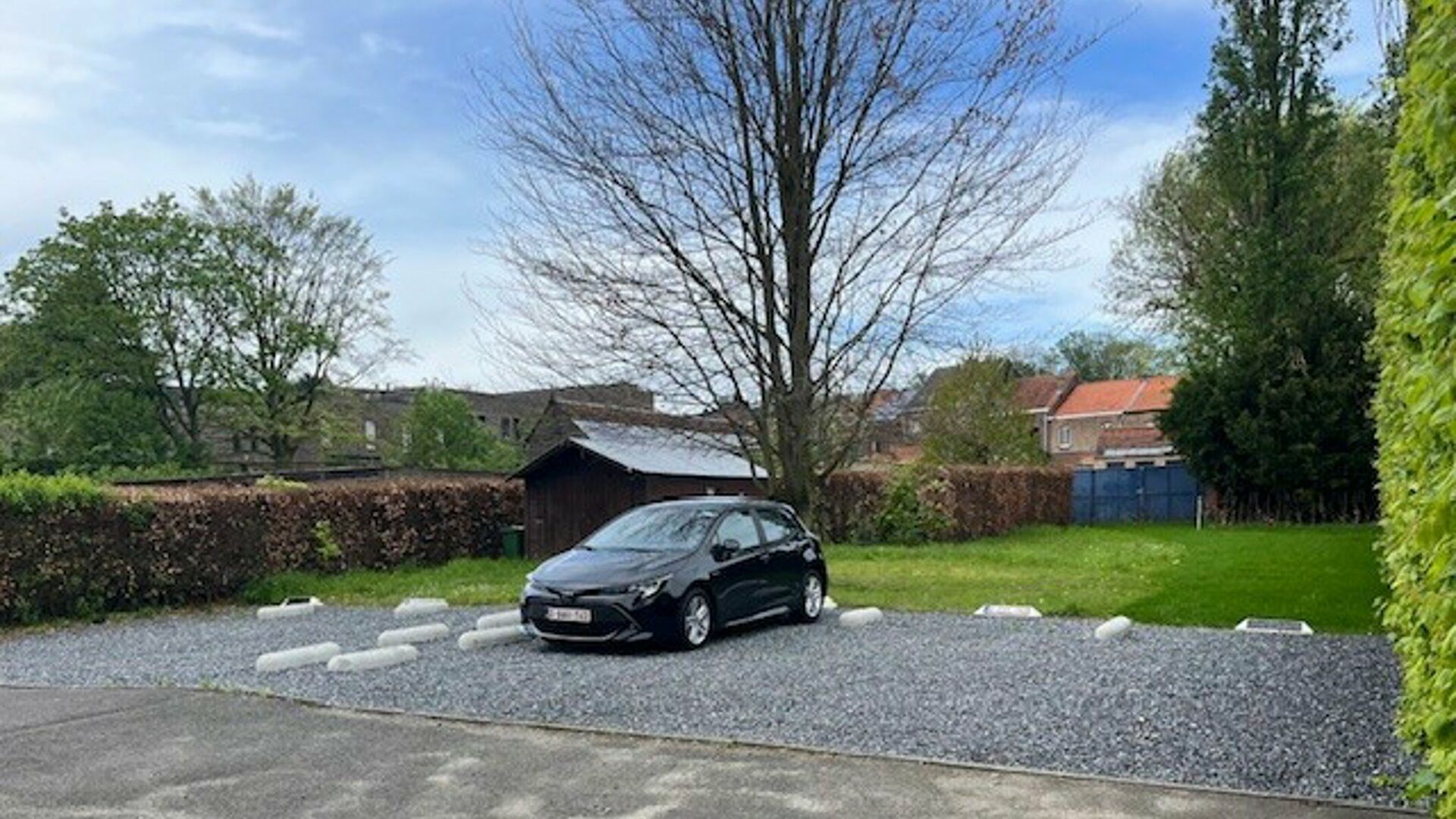 2 outdoor parking spaces for rent at Egenhovenweg 36 in Leuven.

These 2 parking spaces are identical and located at the back of the building.
Rent 100 euro per month, available immediately.