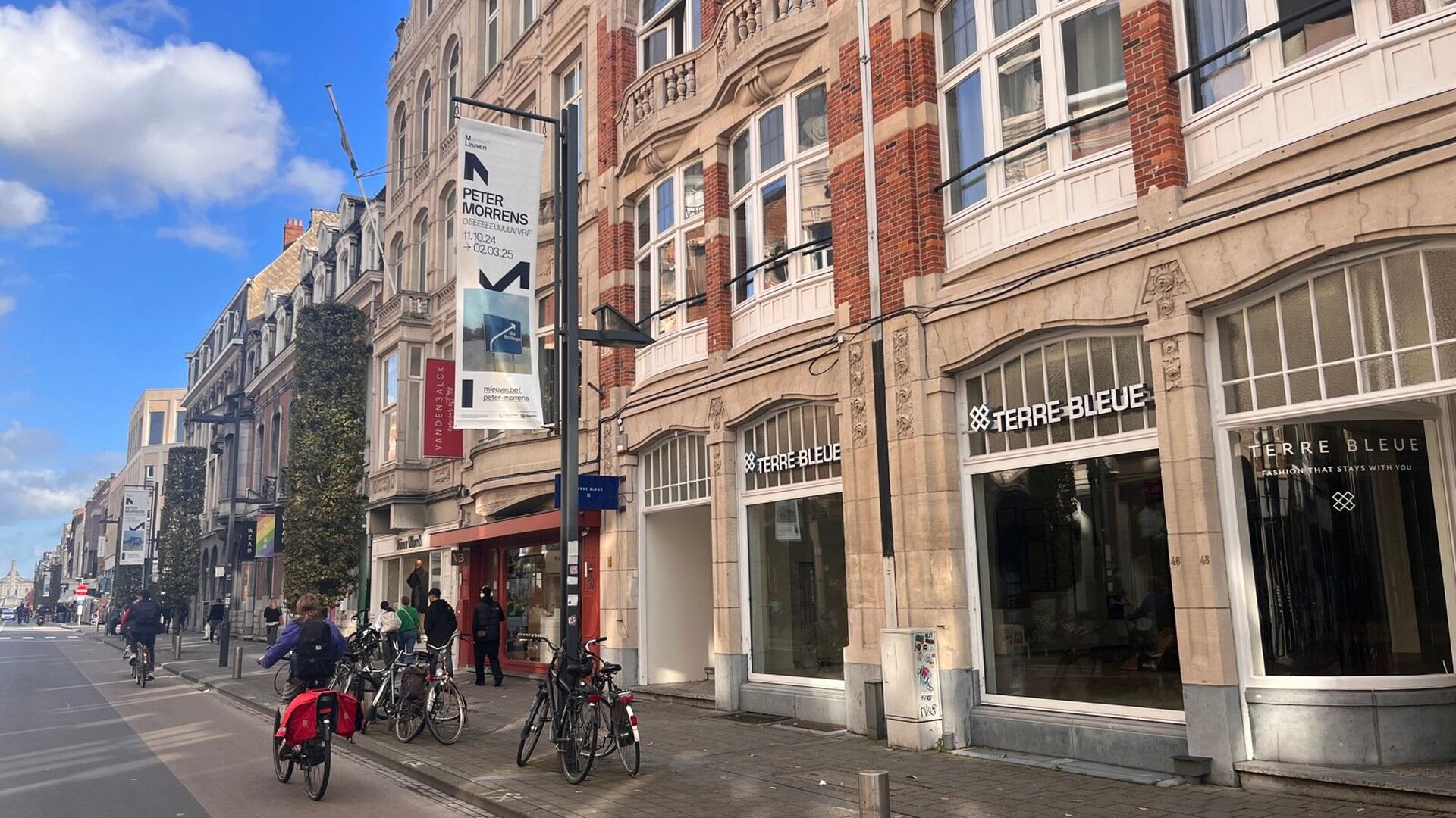 Are you looking for an excellently located commercial property to take your business to the next level? This property of no less than 250 m², located on the bustling Bondgenotenlaan in Leuven, offers everything you need.

Space: A generous area of 250 m