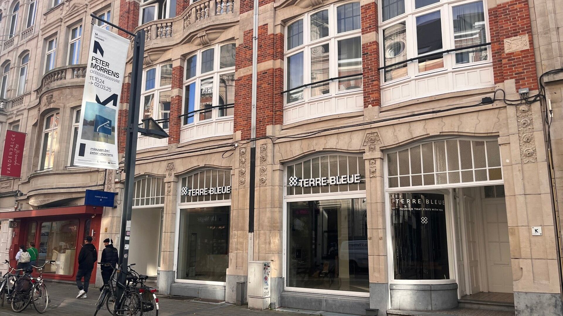 Are you looking for an excellently located commercial property to take your business to the next level? This property of no less than 250 m², located on the bustling Bondgenotenlaan in Leuven, offers everything you need.

Space: A generous area of 250 m