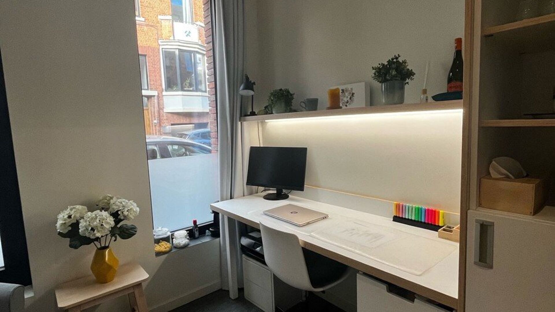 FOR STUDENTS ONLY
Student room located in the ACE student residence at 266 Ridderstraat. This room has its own bathroom, is furnished with: a bed, desk, bookshelf, closet and refrigerator. Each hallway has its common kitchen, where each student has their 