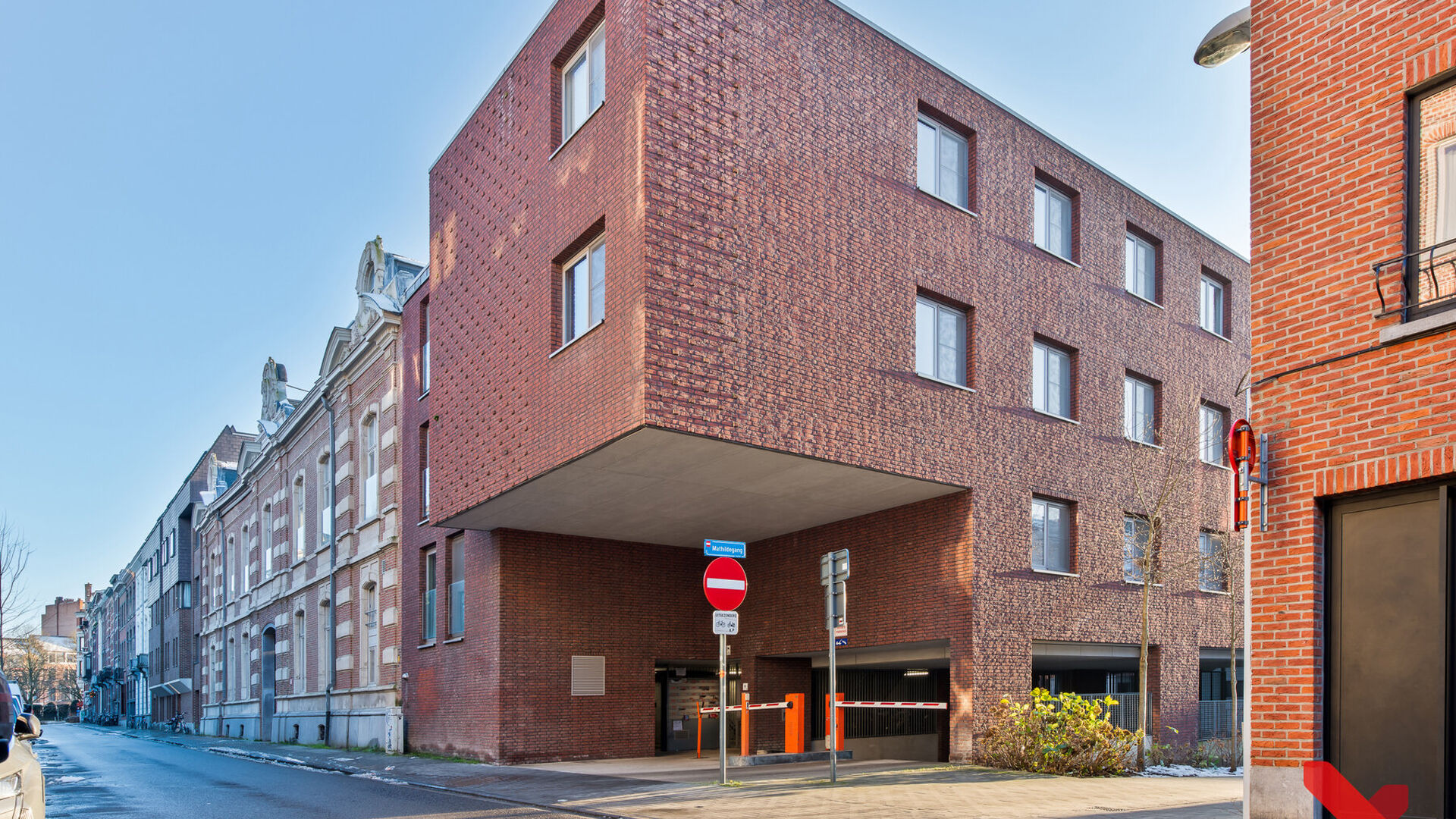 Toffe en praktische studentenkamer te koop in het centrum van Leuven!

Deze eigentijdse kamer, gelegen in een modern gebouw uit 2008, biedt een ideale leefruimte voor studenten die op zoek zijn naar comfort en gemak. De kamer beschikt over een eigen keuke