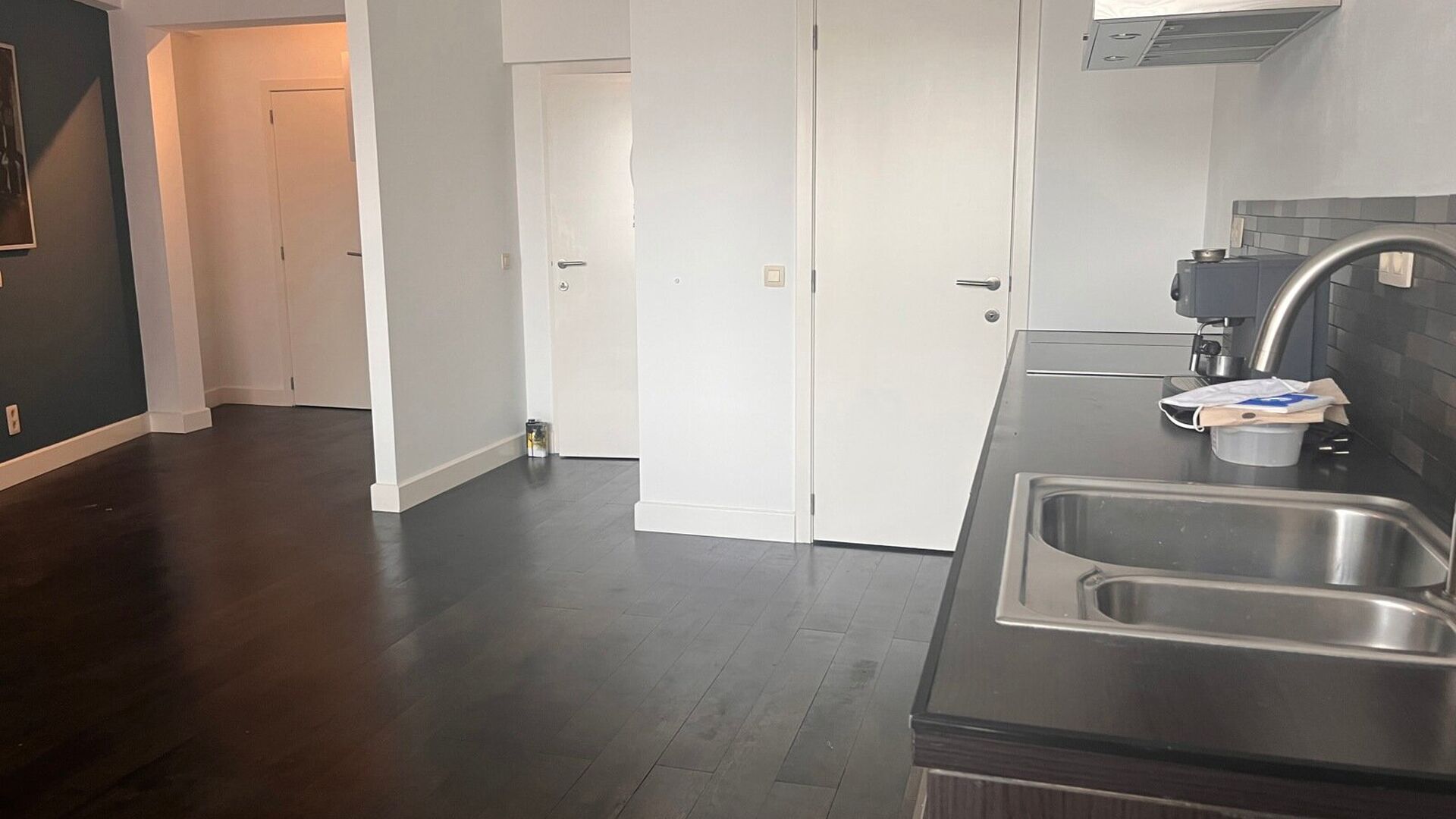 This bright spacious studio is located on the third floor at the back of the building with elevator. The studio has a built-in kitchen, storage room with washing machine and bathroom with shower, sink and WC. 
Available from October 1, 2024.
Rent 850 € 