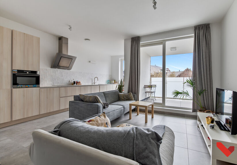 Ben je op zoek naar een modern, instapklaar appartement op een rustige en toch centrale locatie? Dit recente pareltje van 71m² (cfr EPB) uit 2019 in het hart van Rotselaar heeft alles in huis om jouw nieuwe thuis te worden. Kom binnen, laat je verrassen 