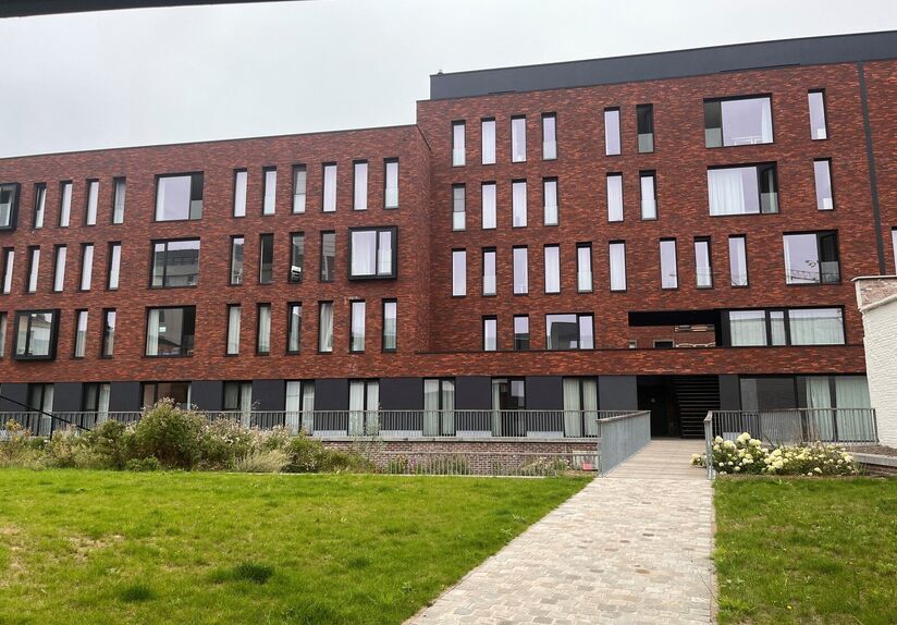 Chambres d'étudiants situées dans la résidence d'étudiants ACE au 266 Ridderstraat. Cette chambre dispose de sa propre salle de bain et est meublée d'un lit, d'un bureau, d'une étagère, d'une armoire et d'un réfrigérateur. Chaque couloir dispose 