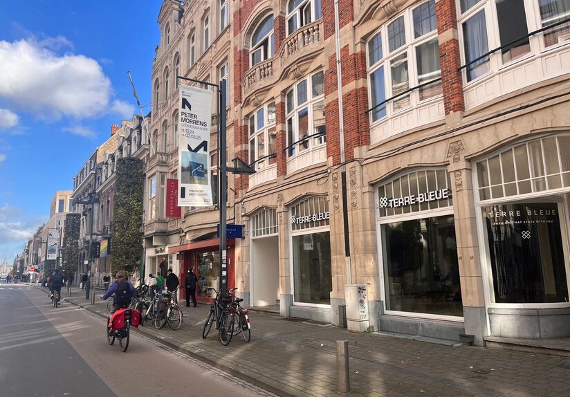 Are you looking for an excellently located commercial property to take your business to the next level? This property of no less than 250 m², located on the bustling Bondgenotenlaan in Leuven, offers everything you need.

Space: A generous area of 250 m