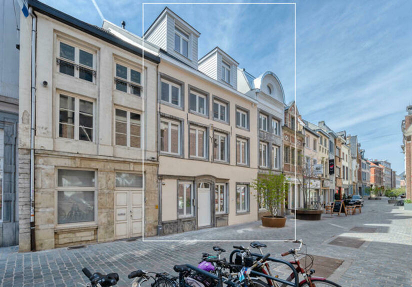Rooms available: 0106, 0206,0201 all identical price.

This charming and fully renovated student residence is situated in an absolutely prime location, right on the Vismarkt.(STUDENTS ONLY)

The residence consists of 20 luxuriously finished units, includi